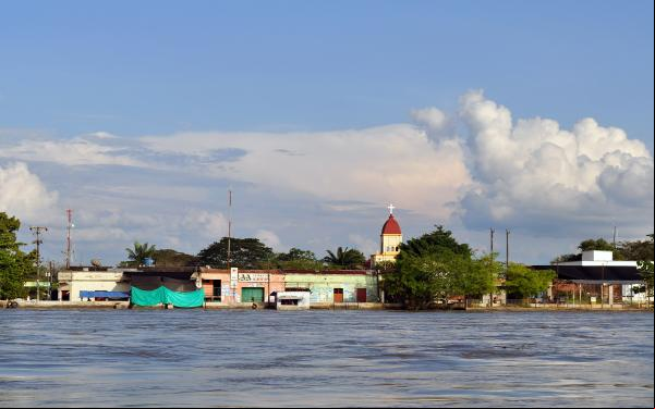 una vista del río de Puerto Wilches, Colombia