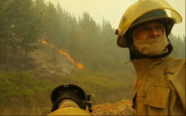 Incendio forestal en la comuna Empedrado, región del Maule, Chile.